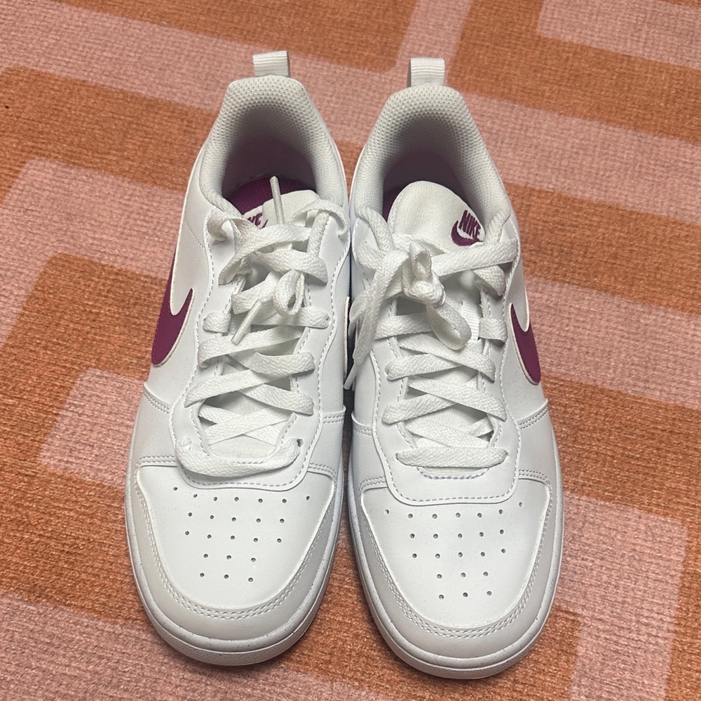 Nike Girls White and Purple Sneakers